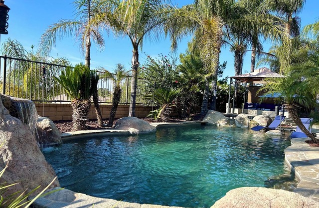 5 Mins to Temecula Wine Country; resort-like pool spa with amazing sunset views!