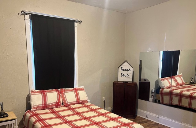 5 minute bike ride to Delmar Loop