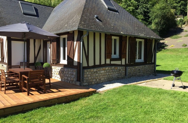 5 minutes from Honfleur house with garden and parking for 7 people