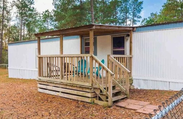 5 minutes from Humphrey boat ramp,guest access to pool and tennis courts