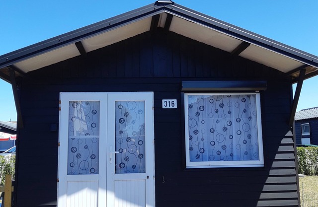 5 minutes from the beach, campsite, very quiet