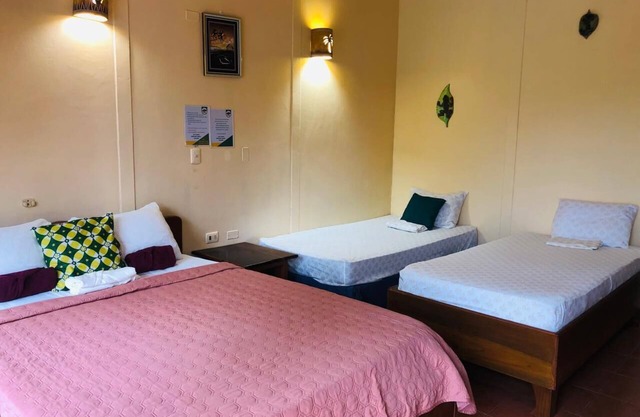 5 minutes to the marine in sierpe peninsula osa, Costa Rica! Bed & Bread Hotel!