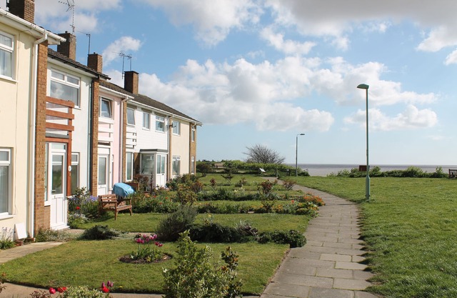 5 Sea View Walk - comfortable family home right on the beach, free parking, pets