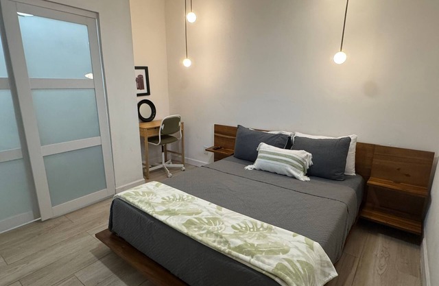 5-Star 1BD Guest Suite Private Kitchen & Comfort