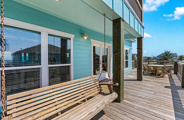 5-Star Stays, Ocean Views, Dog Friendly