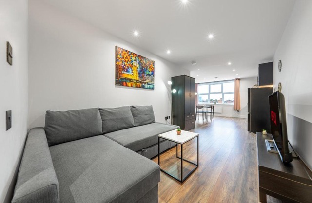 5 - West London Brand New Loft