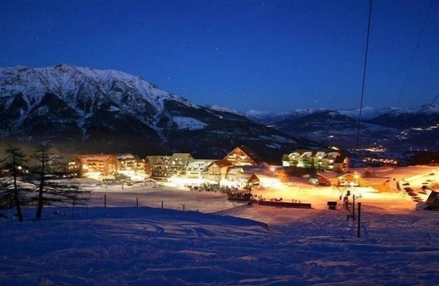 50m from shops, 3rd floor, view ski slopes, balcony, tv, 20m², Réallon