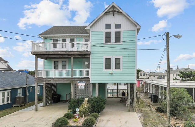 5120- Just Chillin, a spacious 4-bed, 3.5-bath home in Kill Devil Hills, perfect for up to 8.