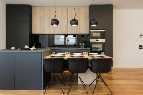 5BD 2 Level Beachfront Luxury Apt by the Olon