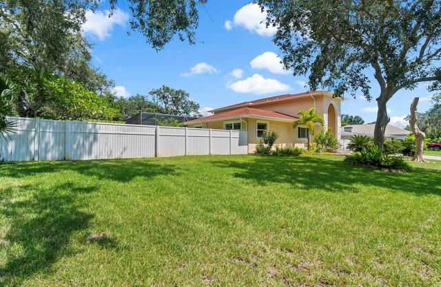 5bd/3.5ba BIG House w/POOL near Pinellas Park.