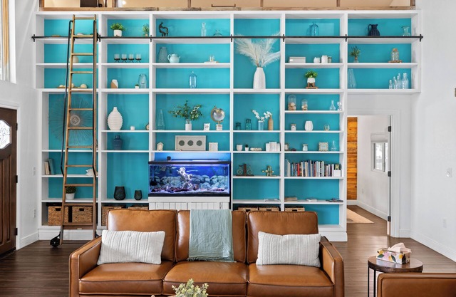 5BR/3BA w/pool and hot tub! Mins to beach! Perfect for 2+ fams