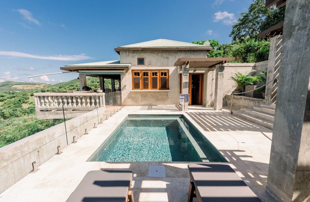 5BR/4.5BA Beachfront Retreat @Culebra, Puerto Rico w. heated pool