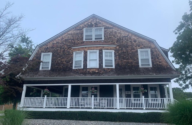 5BR Charming Beach House with PRIVATE beaches in beautiful Neptune Park!