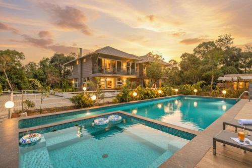 5BR Coffee & Mist Luxury Villa - Comp Breakfast, Pvt Pool, and Big Coffee Estate