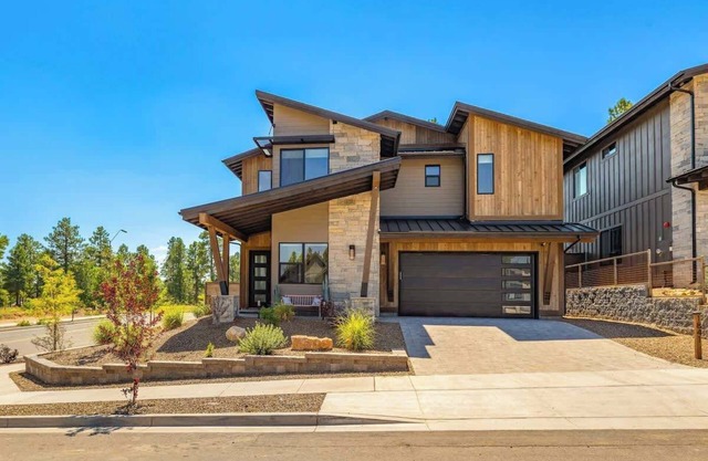 5BR Flagstaff Dream House Hot Tub & Fire Pit