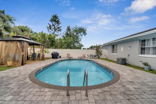 5BR Home w Pool & Big Yard Near Universal Studios