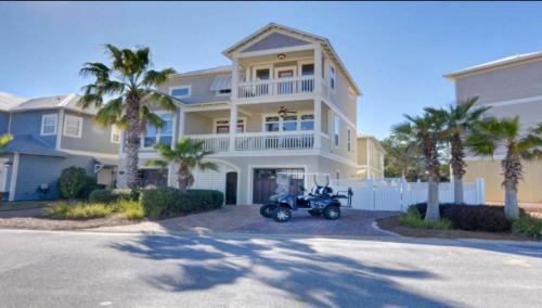 5BR One Block to Beach- Hot Tub- Pool- Golf Cart- Pets