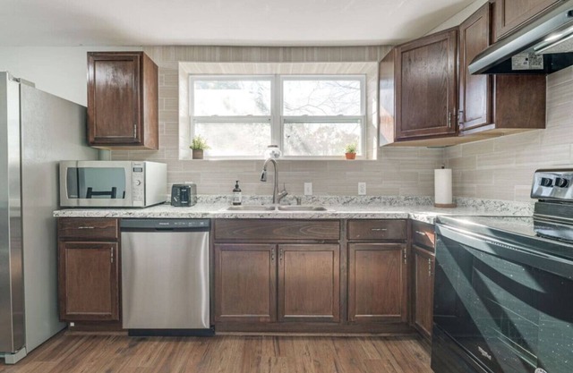 5min to Fort Benning | Fenced Yard, Pets, Near Golf!