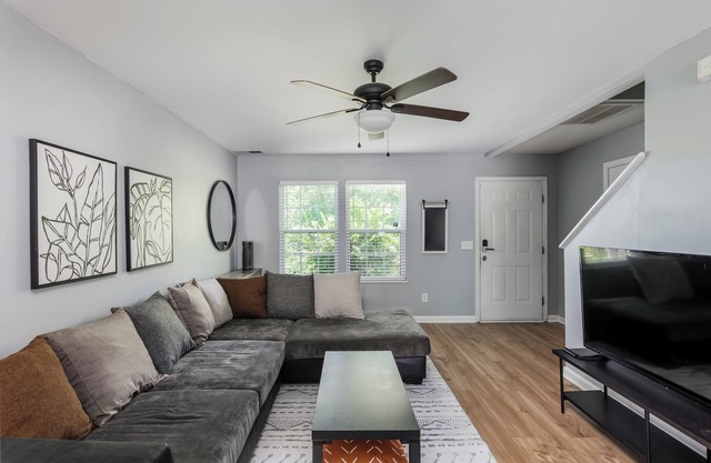 6.4 Miles from MUSC - 105 Curvewood