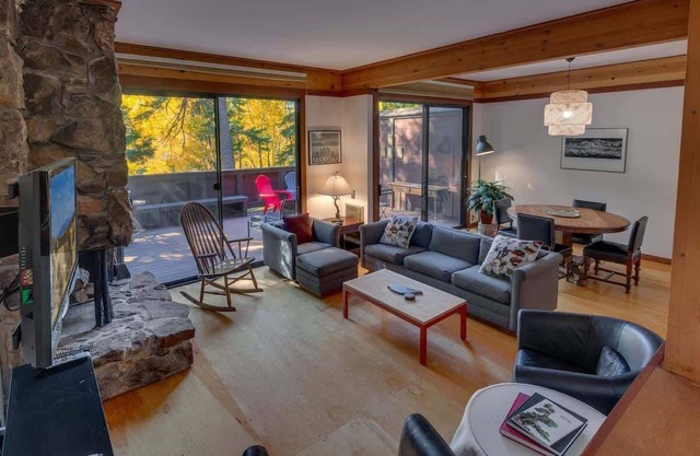 6-8 Miles to Palisades|Alpine|Homewood|Walk to TC