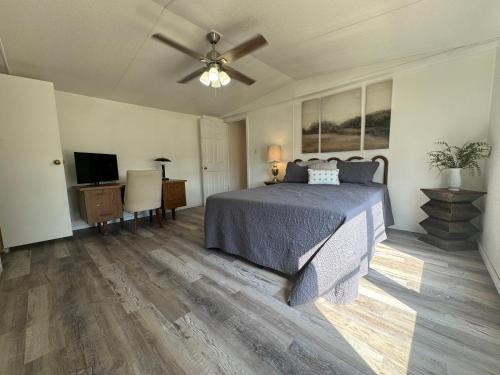 6 bed, 2 bath Home in Lorenzo
