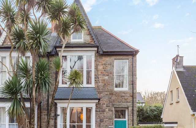 6 bedroom accommodation in Penzance