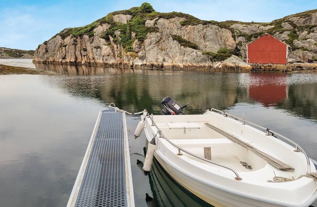 6 bedroom accommodation in Tjeldstø