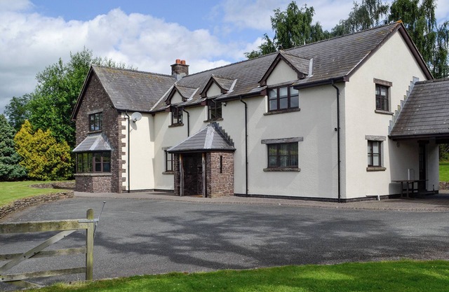 6 bedroom accommodation in Brecon