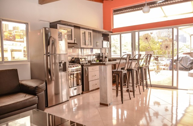 6 Bedroom Penthouses 2 Hot Tubs Guests YES and Free. Great views.