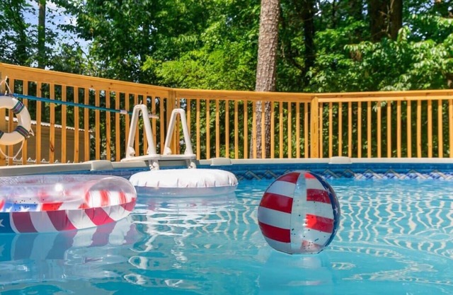 6 BR & 20 Mins to Downtown! Pool- Monterey Maison