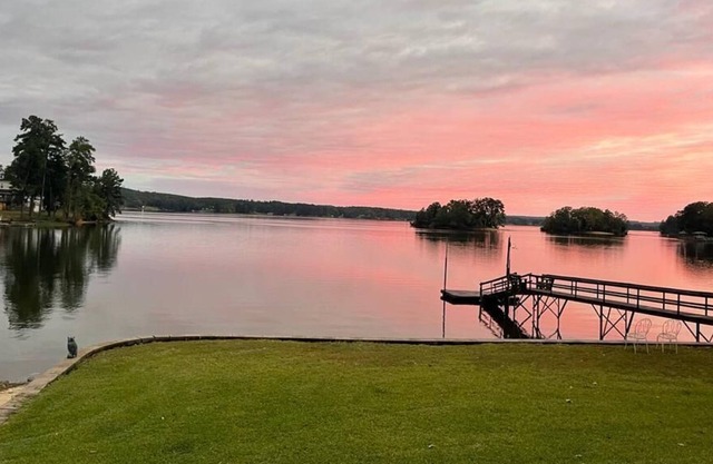 6-master bedroom, deep water,dock and boat ramp. 4 smart TVs, screened in porch