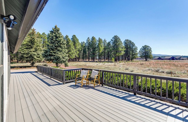 6 Mi to Arizona Snowbowl: Forest-View Sanctuary!