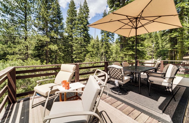 6 Mi to Downieville Downhill: Cabin w/Mtn Views