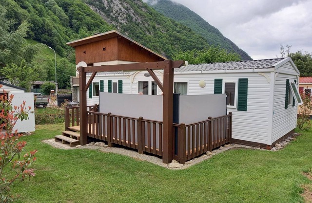6-person air-conditioned mobile home on friendly family campsite le gr10