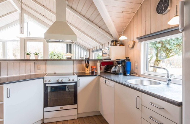 6 person holiday home in Oksbøl