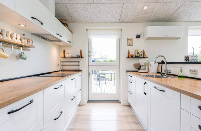 6 person holiday home in Oksbøl