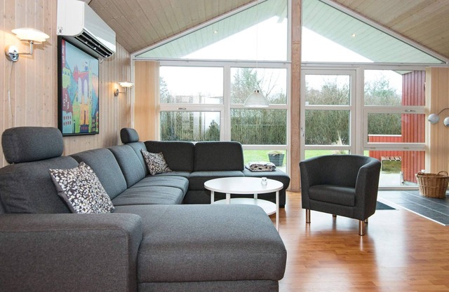 6 person holiday home in Oksbøl