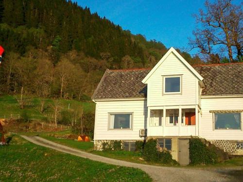 6 person holiday home in LONEVÅG-By Traum