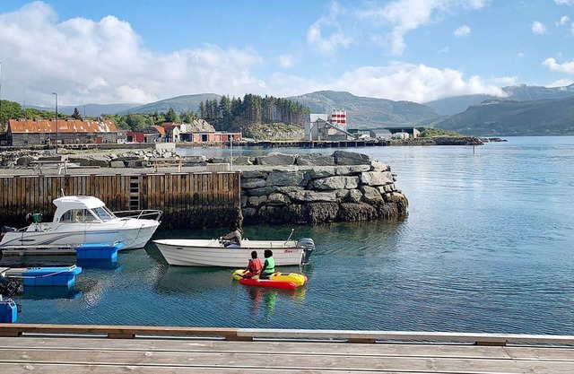 6 person holiday home in MÅLØY