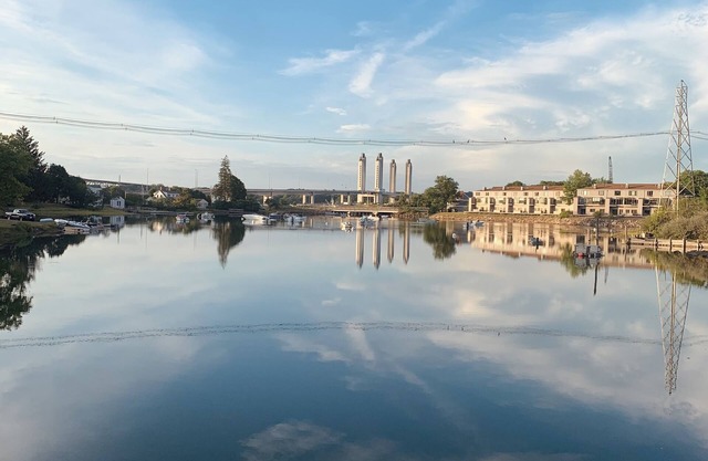 603 Sunny Charmer|Walk to town|5 beds|1.5 bath (dog considered)