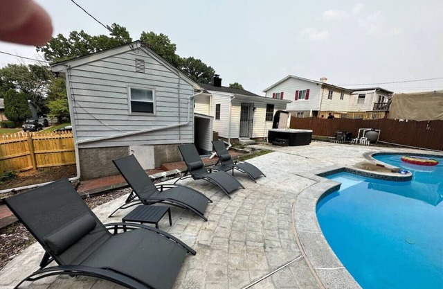 68) 4 bedroom home with a Pool!