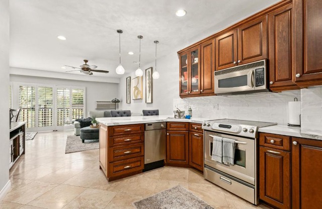 683 Just inside the gates of the Resort - Golf & Premier Fitness Guests Welcome