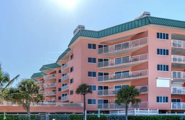 6BR,4BACapacity in these 3BR+3BR BEACHFRONT,Updated Condos!POOL,Hot Tub, Grills!