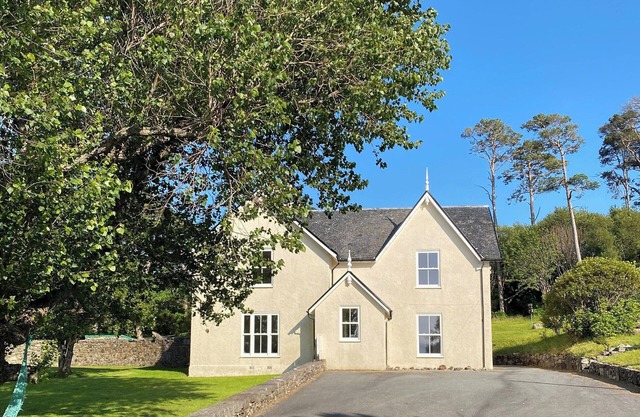 7 bedroom accommodation in Suisnish House