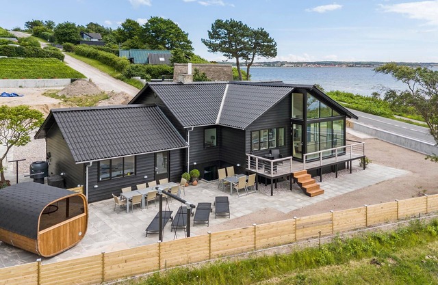 7 bedroom cozy home in Ebeltoft