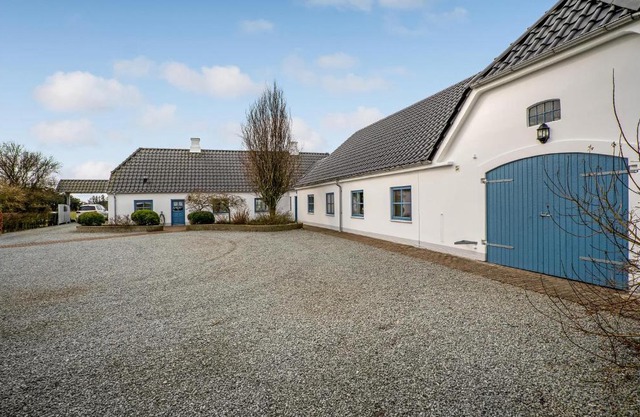 7 Bedroom Stunning Home In Outrup