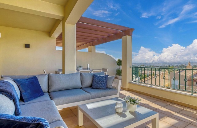 7 Boa nova Immaculately Presented Townhouse with incredible views!