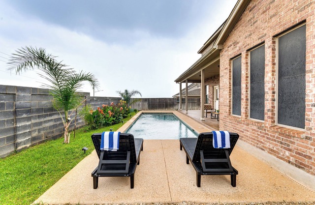 7 Mi to Lake Casa Blanca: Laredo Family Home!
