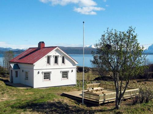 7 person holiday home in Stonglandseidet
