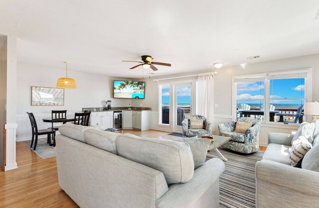 7041 Toes in the Sand * Oceanfront * Dog Friendly